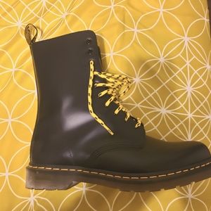 Dr. Martens  12 mens black smooth